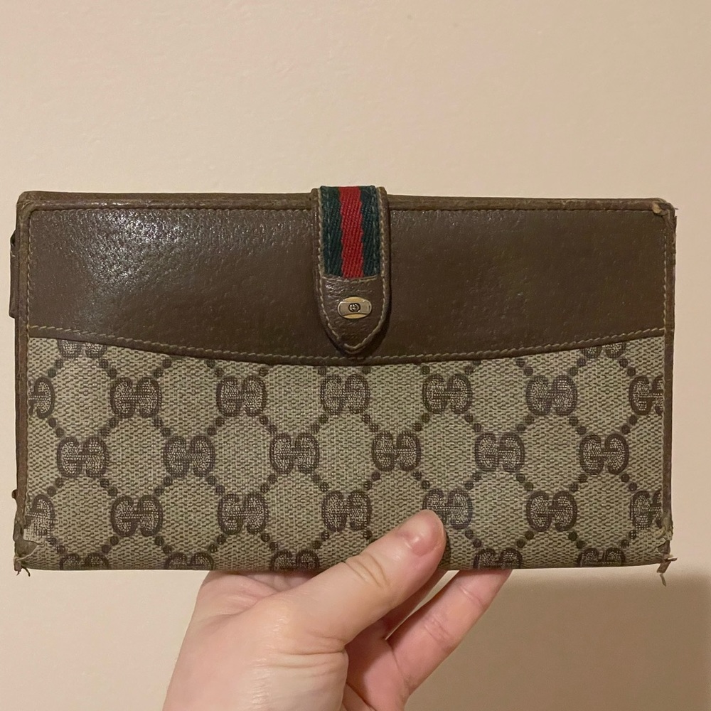 Gucci wallet. Never used.